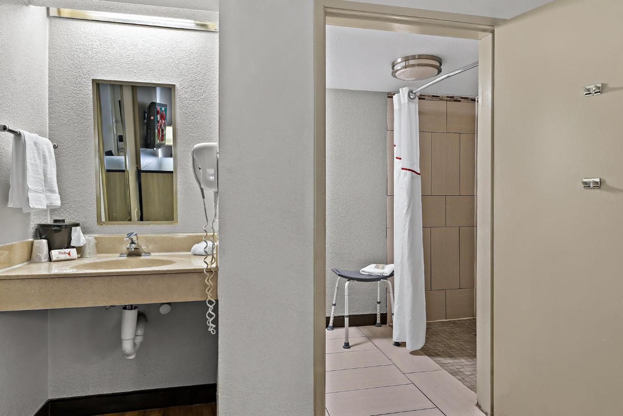 Red Roof Inn Cleveland - אינדפנדנס מראה חיצוני תמונה
