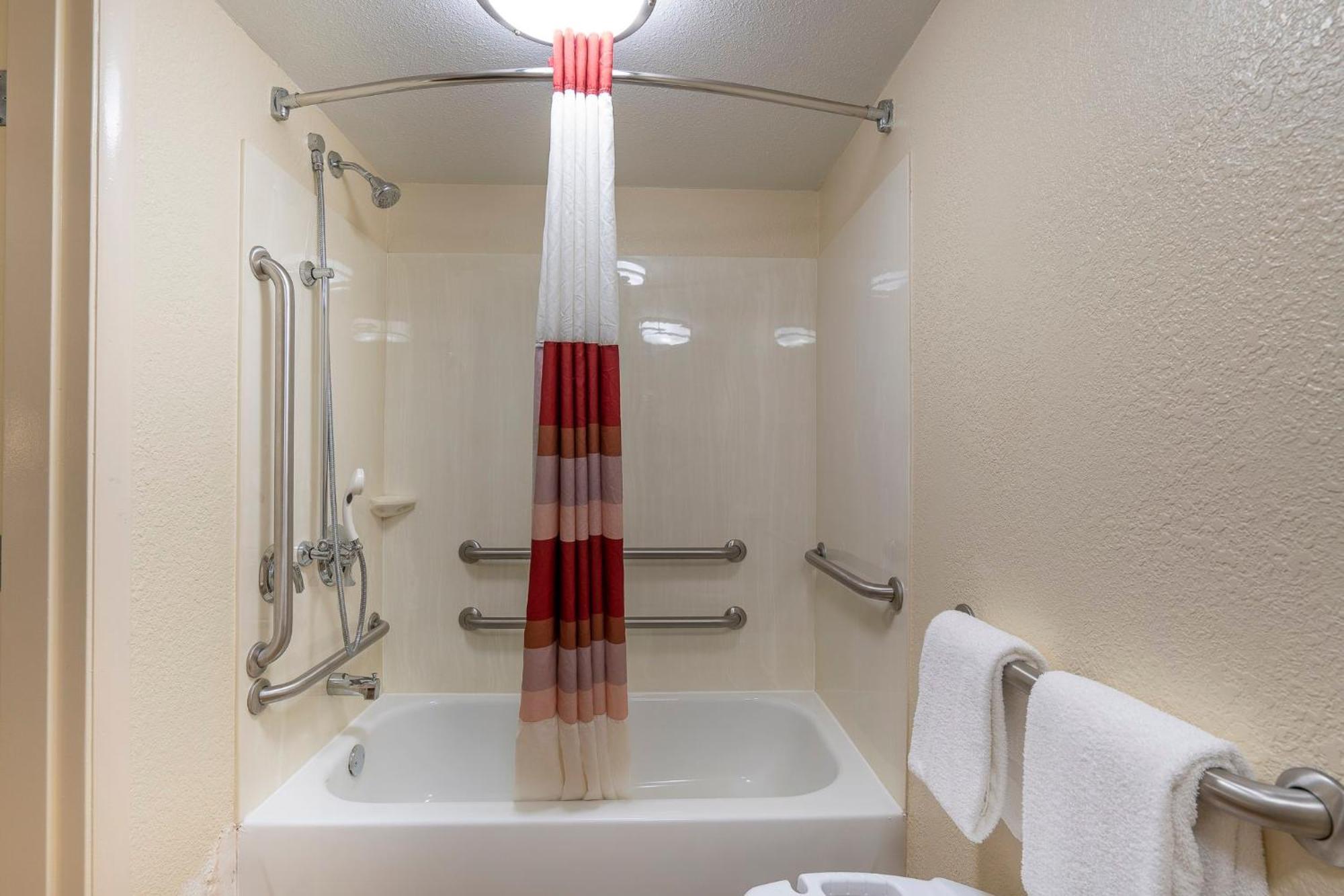 Red Roof Inn Cleveland - אינדפנדנס מראה חיצוני תמונה